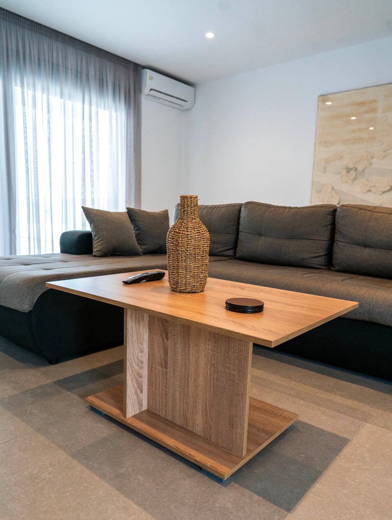 White Luxury Apartment *