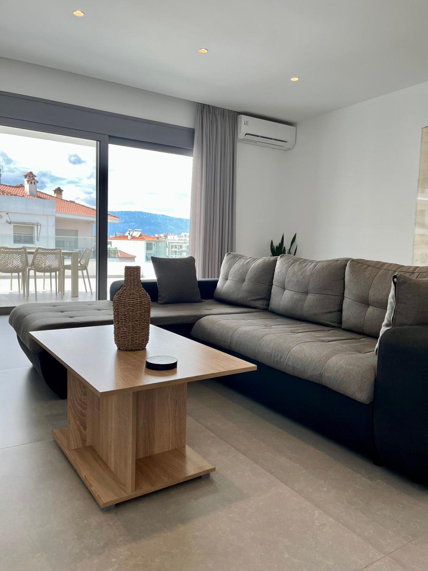 White Luxury Apartment Trikala (Thessaly)